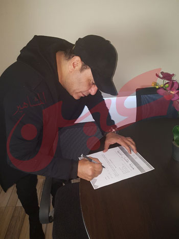 101242-محمد-فؤاد-يوقع-على-استمارة-حملة-علشان-تبنيها 101242-محمد-فؤاد-يوقع-على-استمارة-حملة-علشان-تبنيها