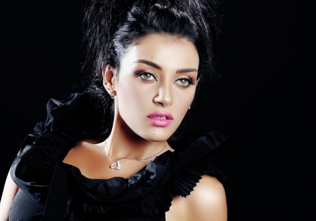 المذيعة هبه الاباصيري