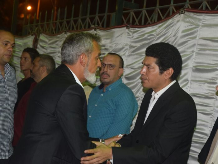 محمد هنيدى وعمرو سعد أول الحاضرين لعزاء والد باسم سمرة