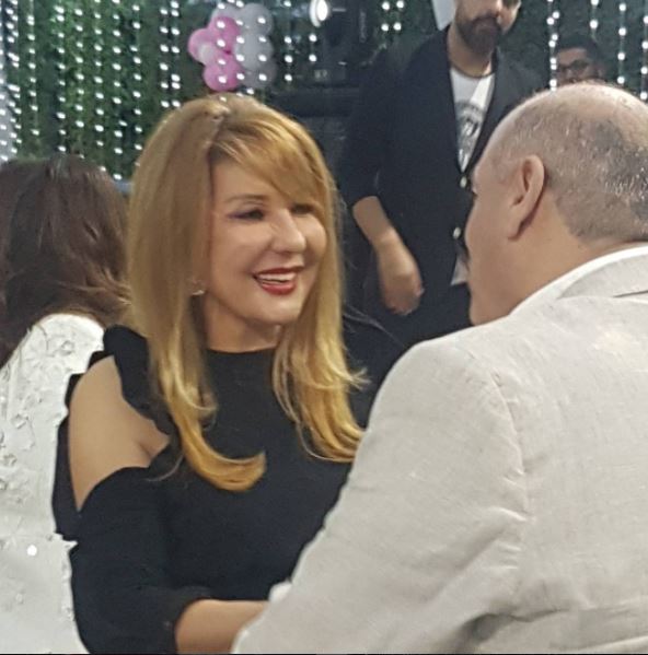 نادية الجندى فى حفل زفاف أحمد سعد وسمية الخشاب