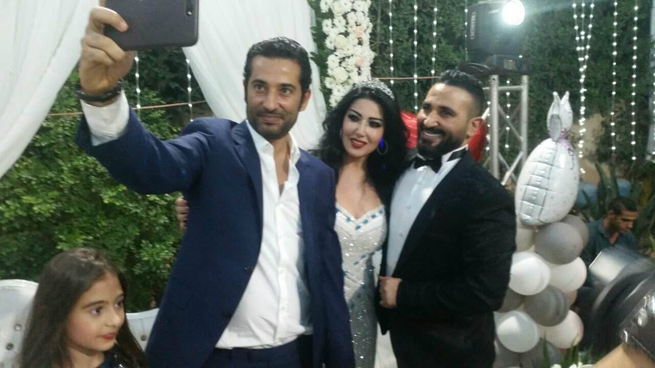 عمرو سعد مع العروسين أحمد سعد وسمية الخشاب