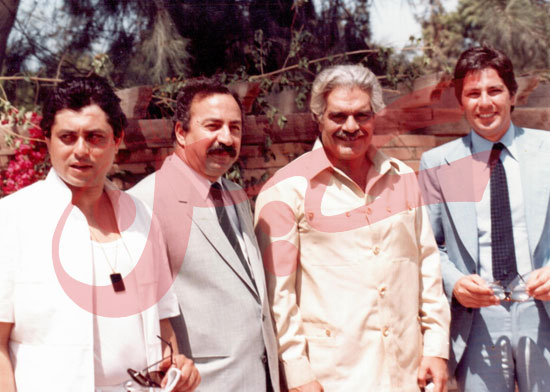 مع الفنان عمر الشريف أثناء تصوير فيلم أيوب 1983 من انتاجه