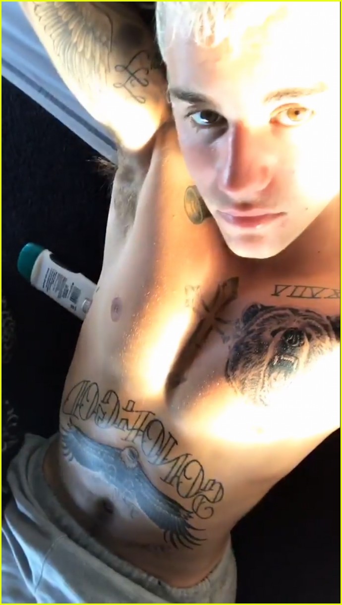 justin-bieber-gets-new-tattoo-of-giant-eagle-on-his-chest-05