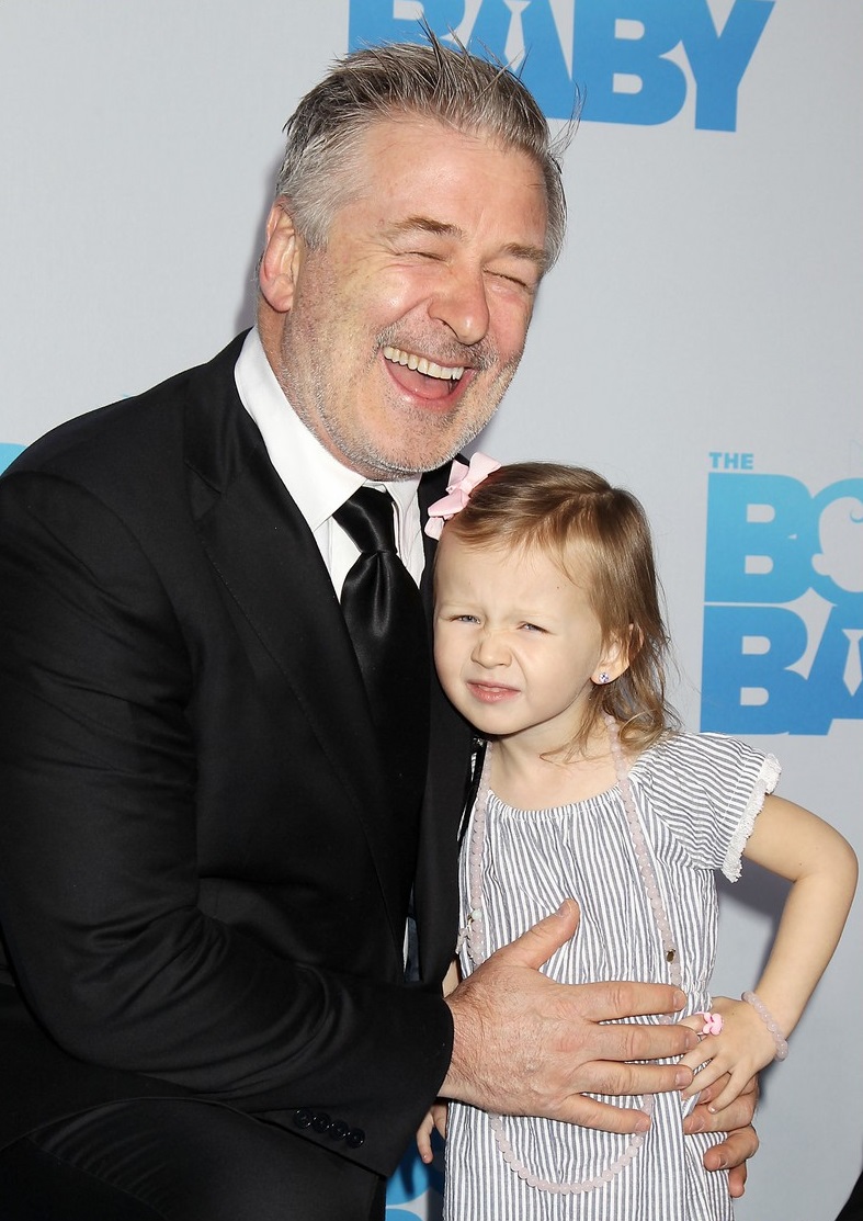 alec-baldwin-brings-the-family-to-baby-boss-premiere-03