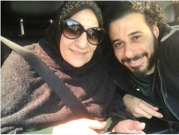 أحمد السعدنى و والدته