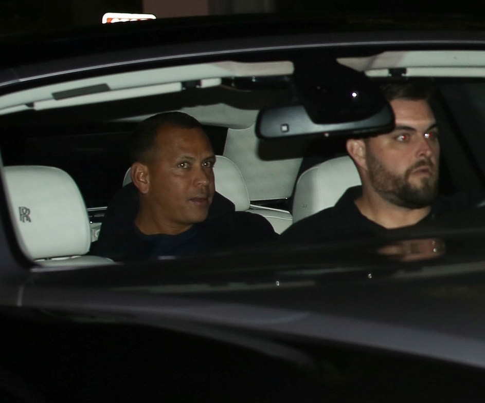 jennifer-lopez-alex-rodriguez-romatic-date-night-beverly-hills-03