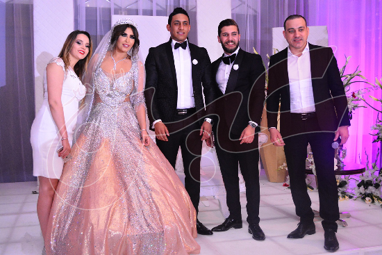 العروسان و محمد دياب والأصدقاء