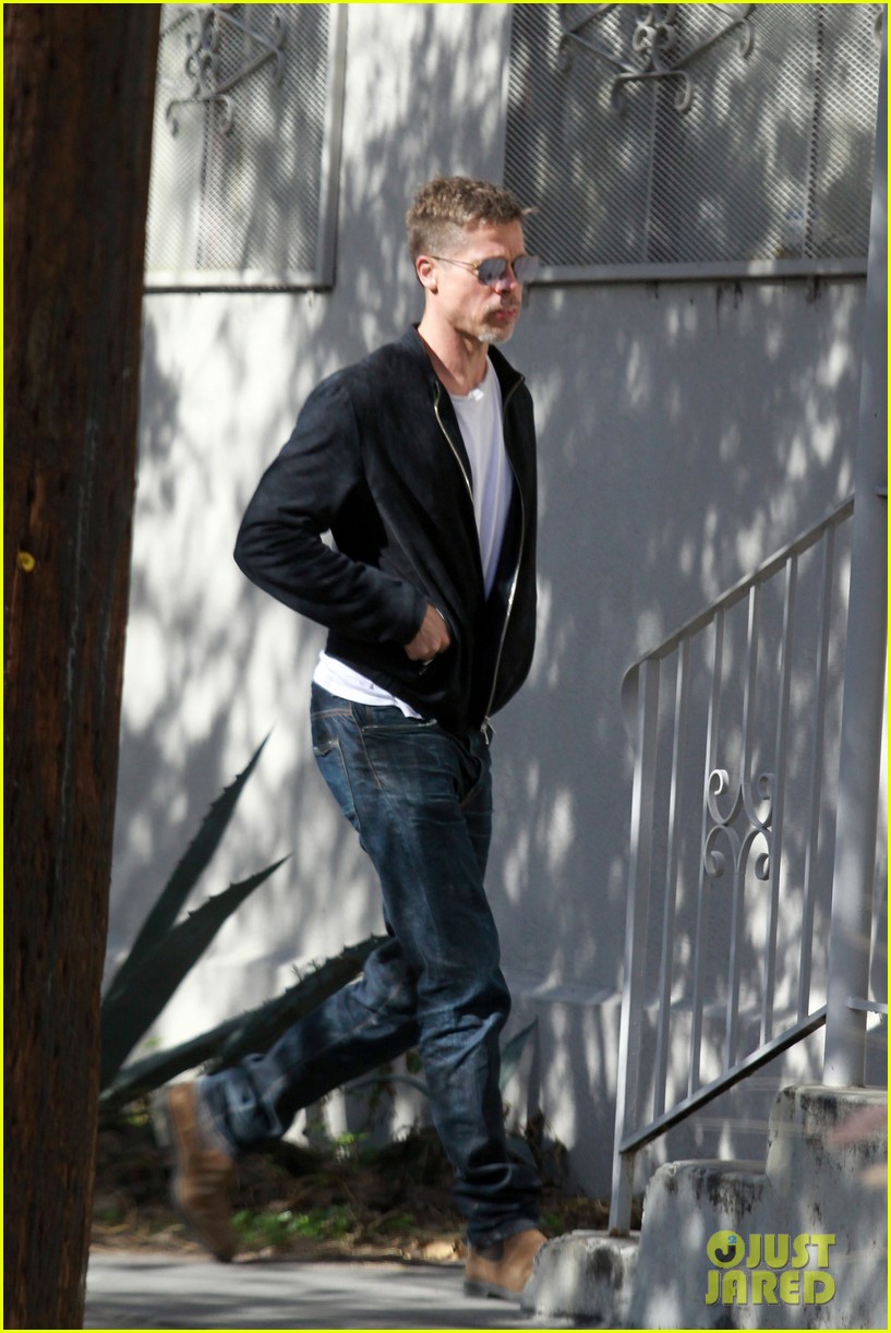 brad-pitt-appears-slimmed-down-in-new-photos-03