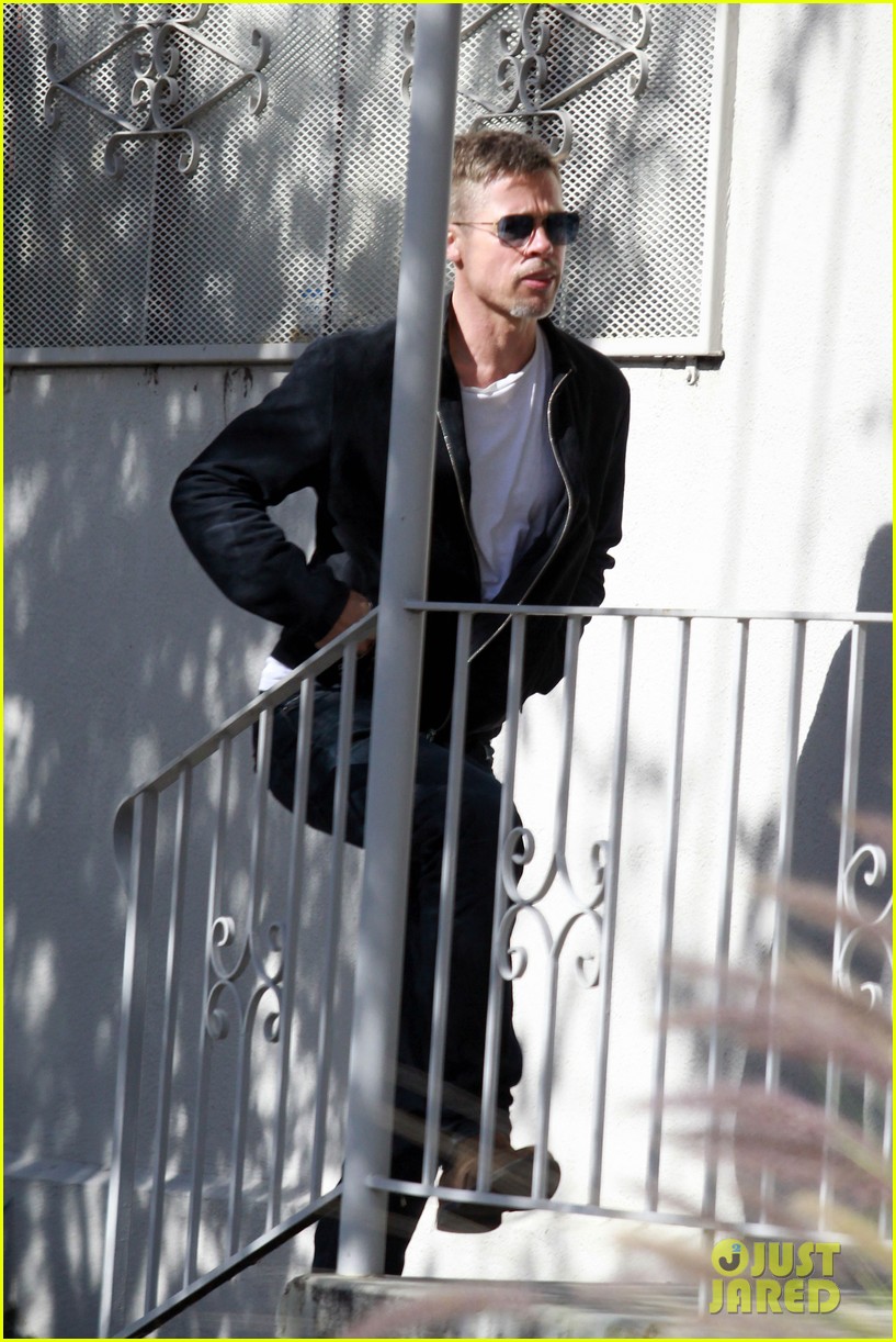 brad-pitt-appears-slimmed-down-in-new-photos-13