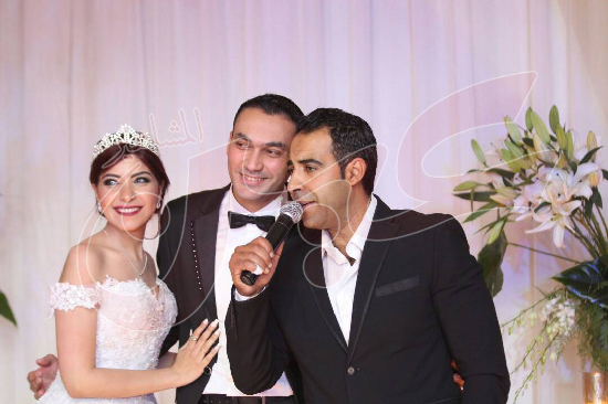 محمد عدوية يغني بنت السلطان في فرح العروسين
