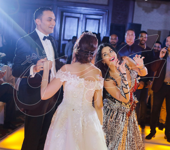 رقصة صافيناز وسط العروسين محمد ونورهان