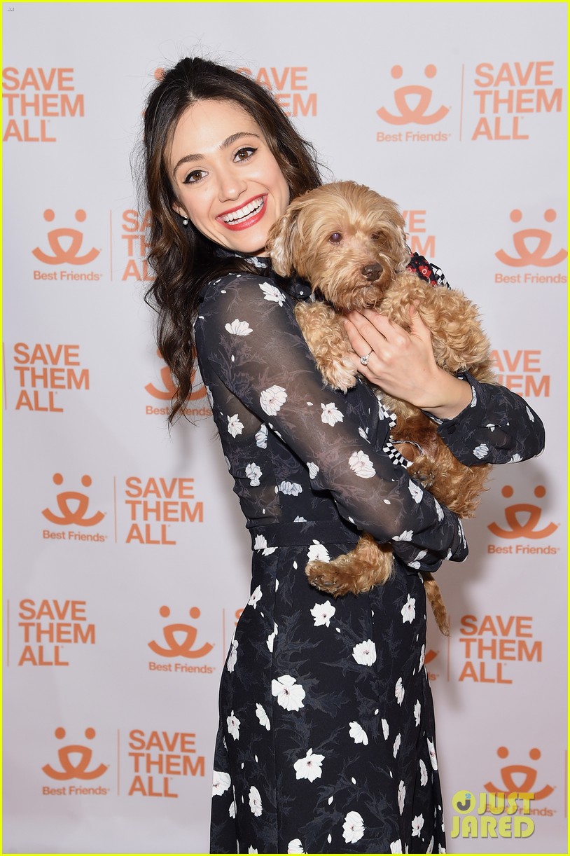 emmy-rossum-cuddles-with-homeless-pets-at-best-friends-benefit-to-save-them-all-04