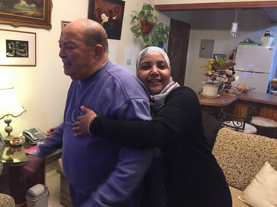 عادل صادق مع ابنته سهام (8)