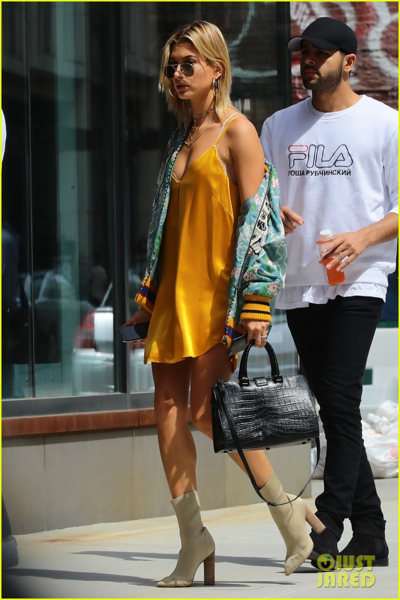 hailey-baldwin-returns-to-nyc-after-trip-to-france-02