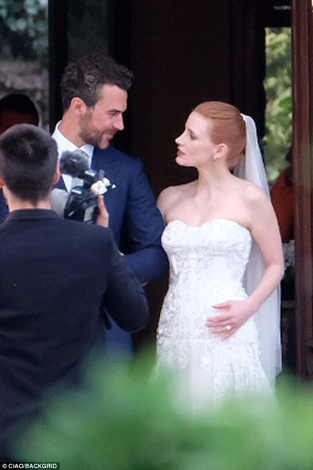 4152197E00000578-4592492-Just_married_Jessica_Chastain_made_a_stunning_bride_when_she_mar-a-12_1497164581880