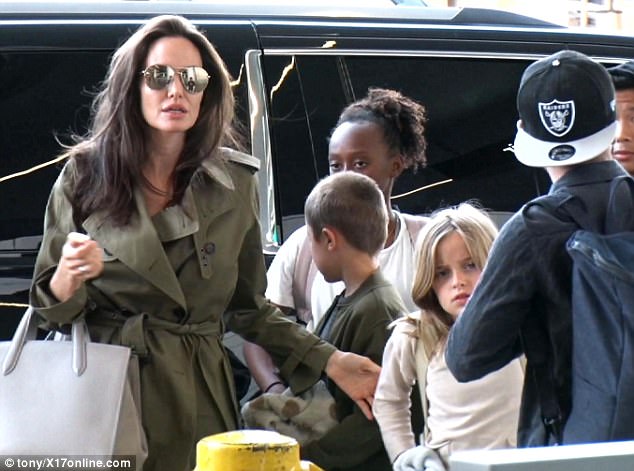 4183342C00000578-0-Whole_gang_s_here_All_six_of_the_Jolie_Pitt_kids_were_along_for_-m-69_1497764353697