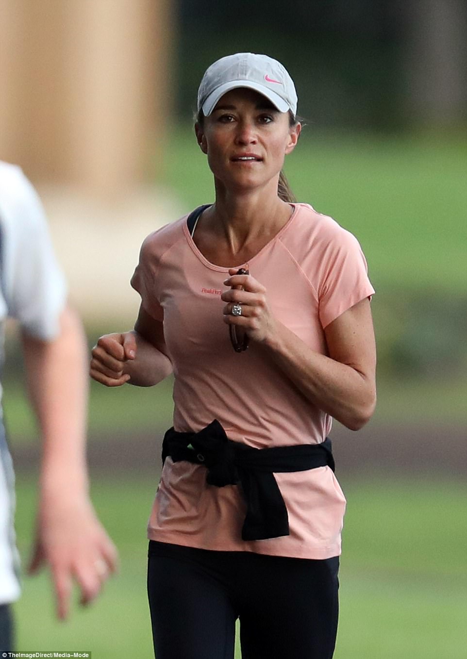 40FEDBCA00000578-4562718-Tanned_and_toned_Pippa_wore_a_baseball_cap_pink_athletic_shirt_b-a-63_1496323334121