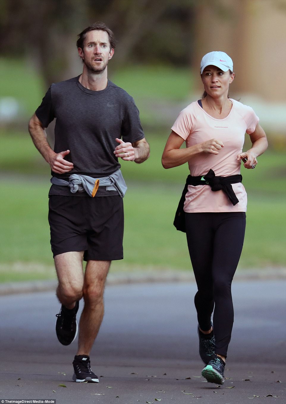 40FEDB1400000578-4562718-Athletic_newlyweds_Pippa_and_James_squeeze_in_a_jog_around_the_S-a-62_1496323325119
