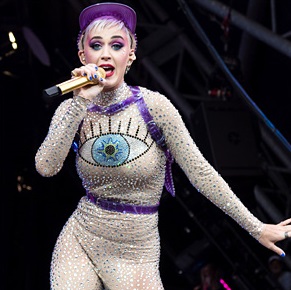 katy-perry-crowd-surfed-at-the-end-of-her-glastonbury-set