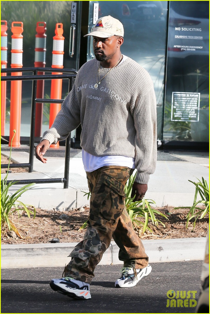 kanye-west-steps-out-after-celebrating-40th-birthday-with-kim-kardashian-in-the-bahamas-03