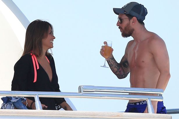 PAY-Lionel-Messi-and-his-wife-Antonella-Roccuzzo-on-holiday-in-Ibiza-on-a-yacht