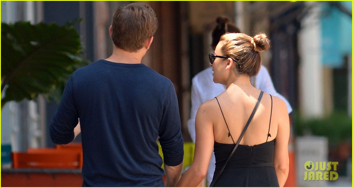 lea-michele-holds-hands-with-mystery-man-01