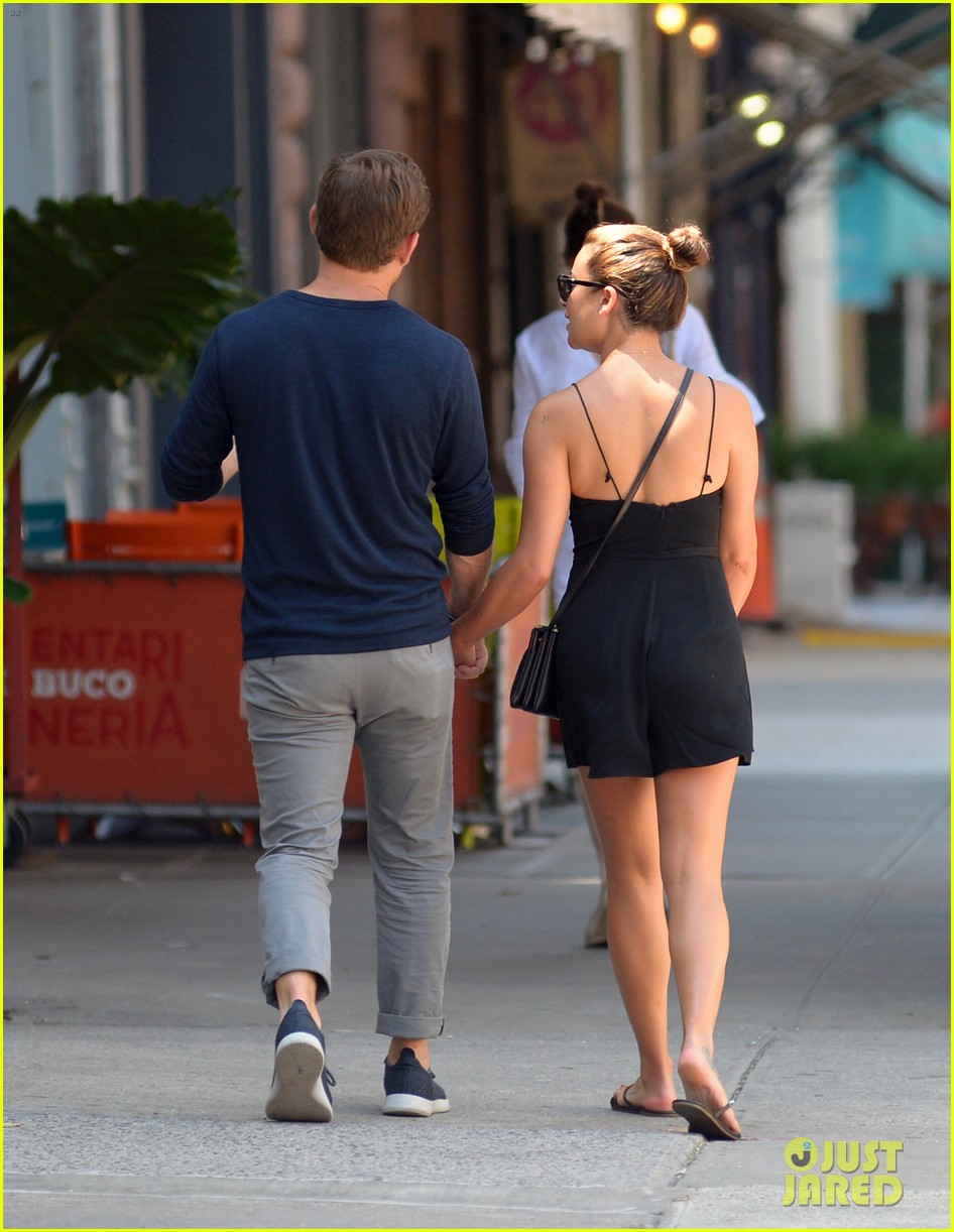 lea-michele-holds-hands-with-mystery-man-02