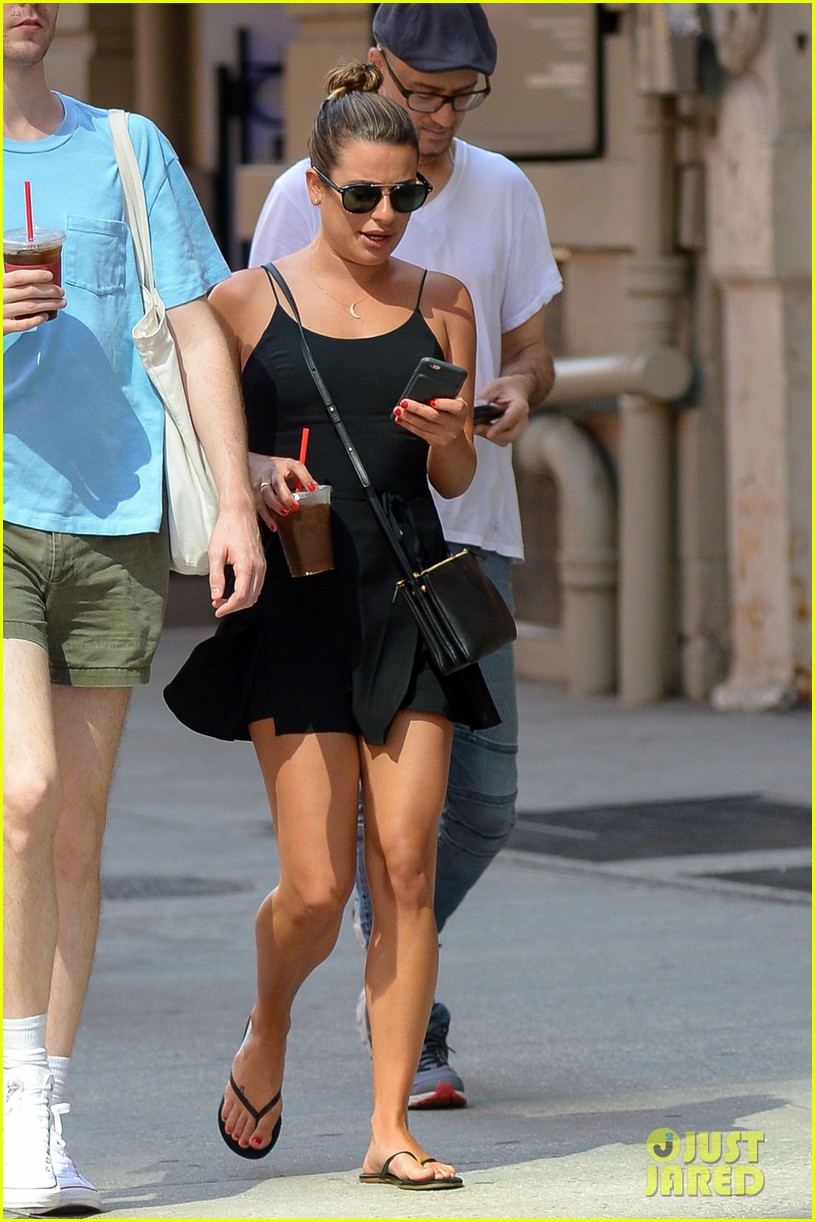 lea-michele-holds-hands-with-mystery-man-04