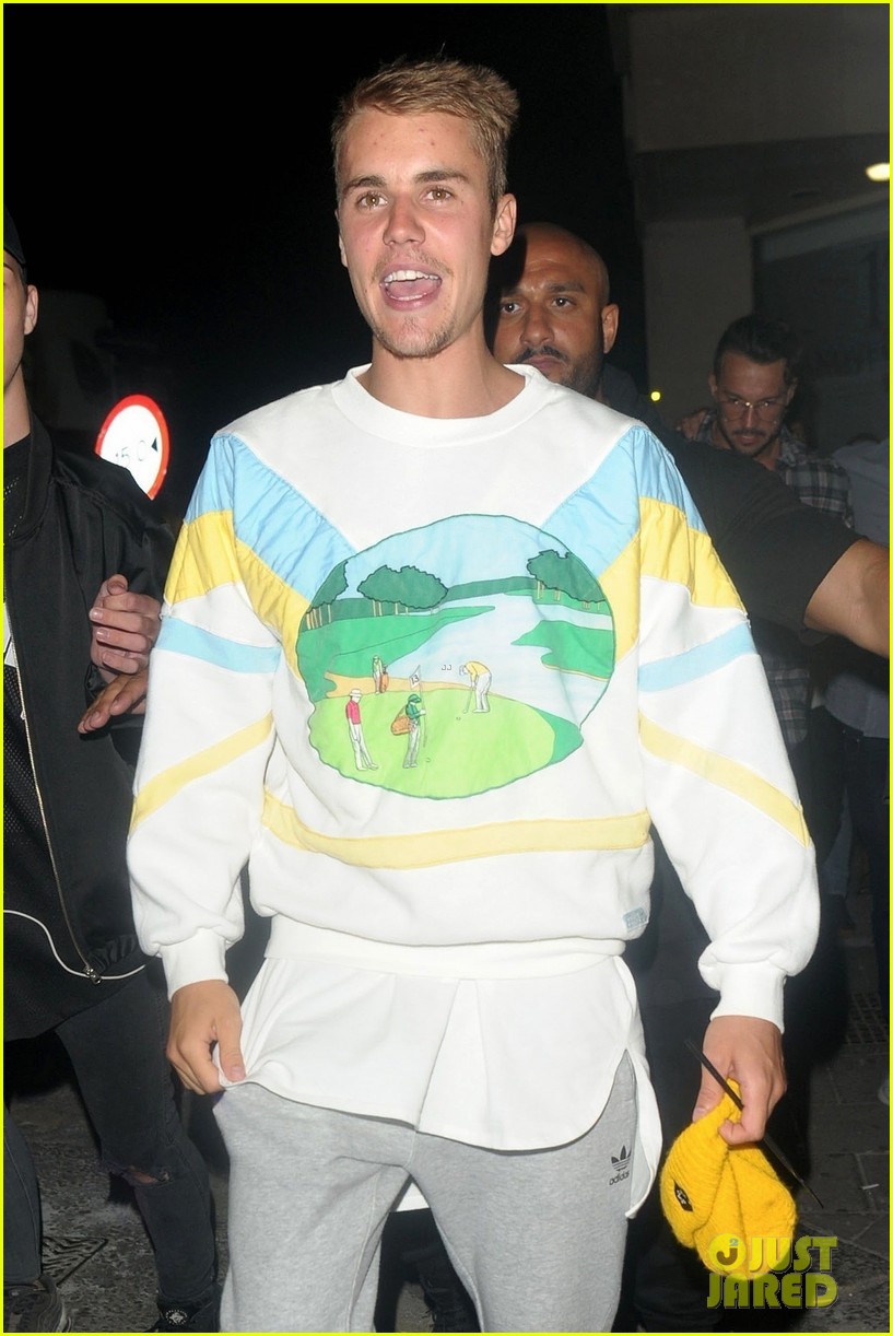 justin-bieber-hits-the-town-for-a-night-out03