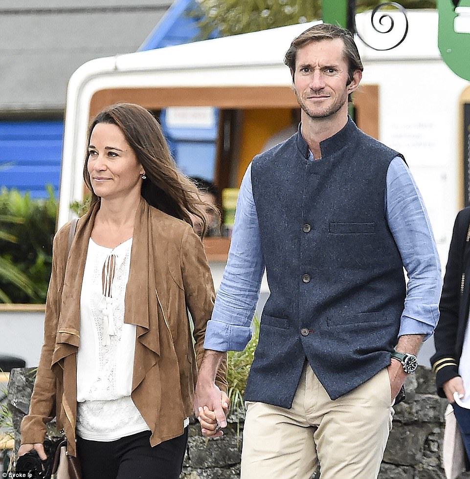 41F2D1B900000578-4657614-Pippa_Middleton_looked_radiant_as_she_walked_hand_in_hand_with_h-a-1_1498941760523