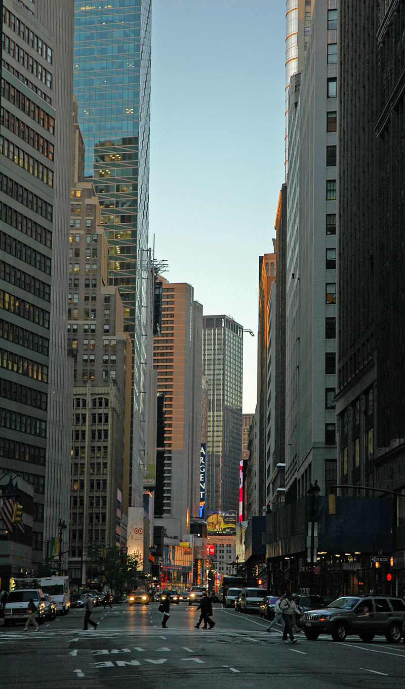 800px-Broadway_38th_Street_at_dus