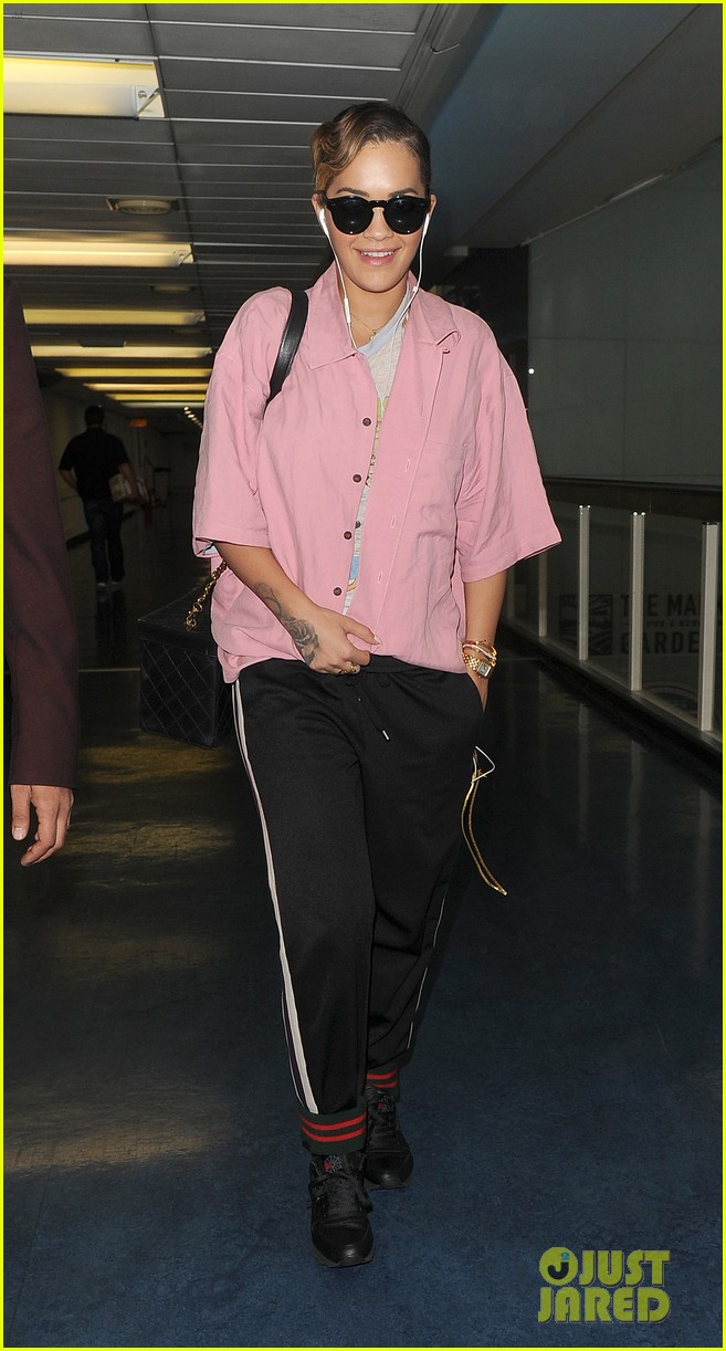 rita-ora-is-retro-chic-while-landing-in-london-for-rehearsals-04
