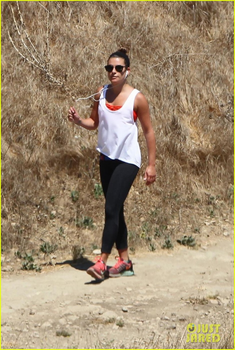 lea-michele-goes-on-solo-hike-before-the-mayor-filming-07