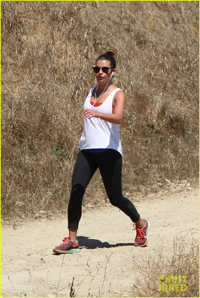 lea-michele-goes-on-solo-hike-before-the-mayor-filming-02