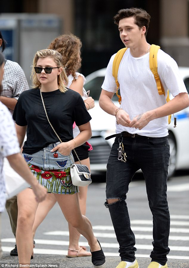 43900D1900000578-4824692-On_again_Amicable_exes_Brooklyn_Beckham_and_Chloe_Grace_Moretz_w-a-34_1503702068407