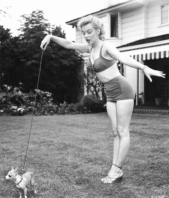 these-old-pictures-of-marilyn-monroe-in-swimsuits-are-amazing-1845306-1469197017.640x0c