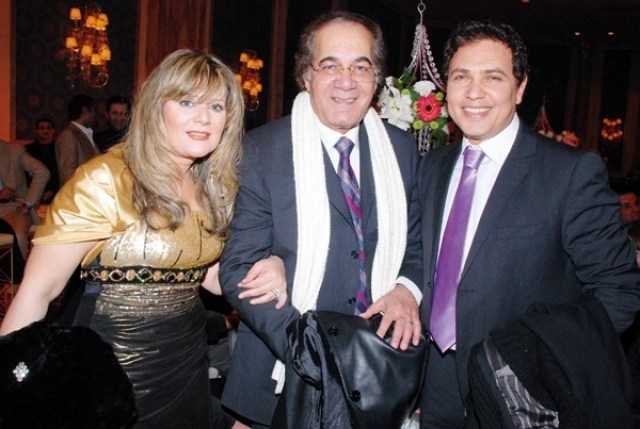 رانيا محمود ياسين ووالدها وزوجها