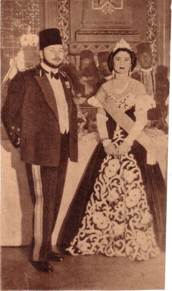 صورة نادرة لها مع الملك فاروق