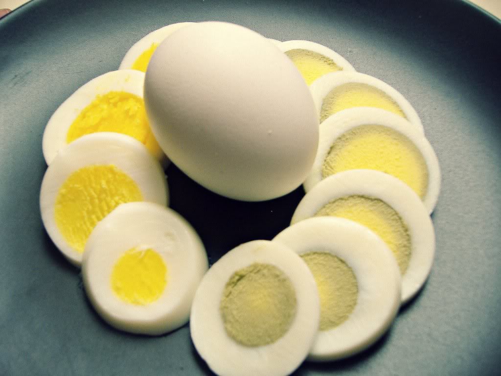 البيض المسلوق .