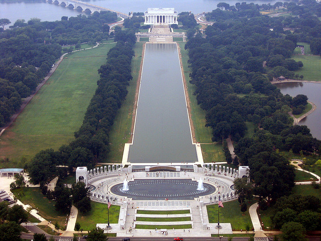 View of Lincoln Memorial and WWII Memorial