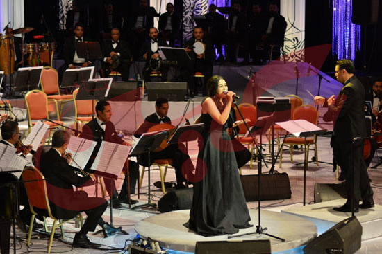 مدحت صالح و فرح الموجي في الليلة السادسة من فعاليات مهرجان الموسيقى العربية (14)