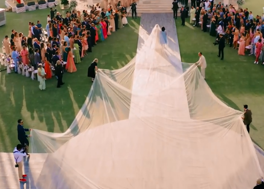 ذيل فستان زفاف بريانكا شوبرا (2)