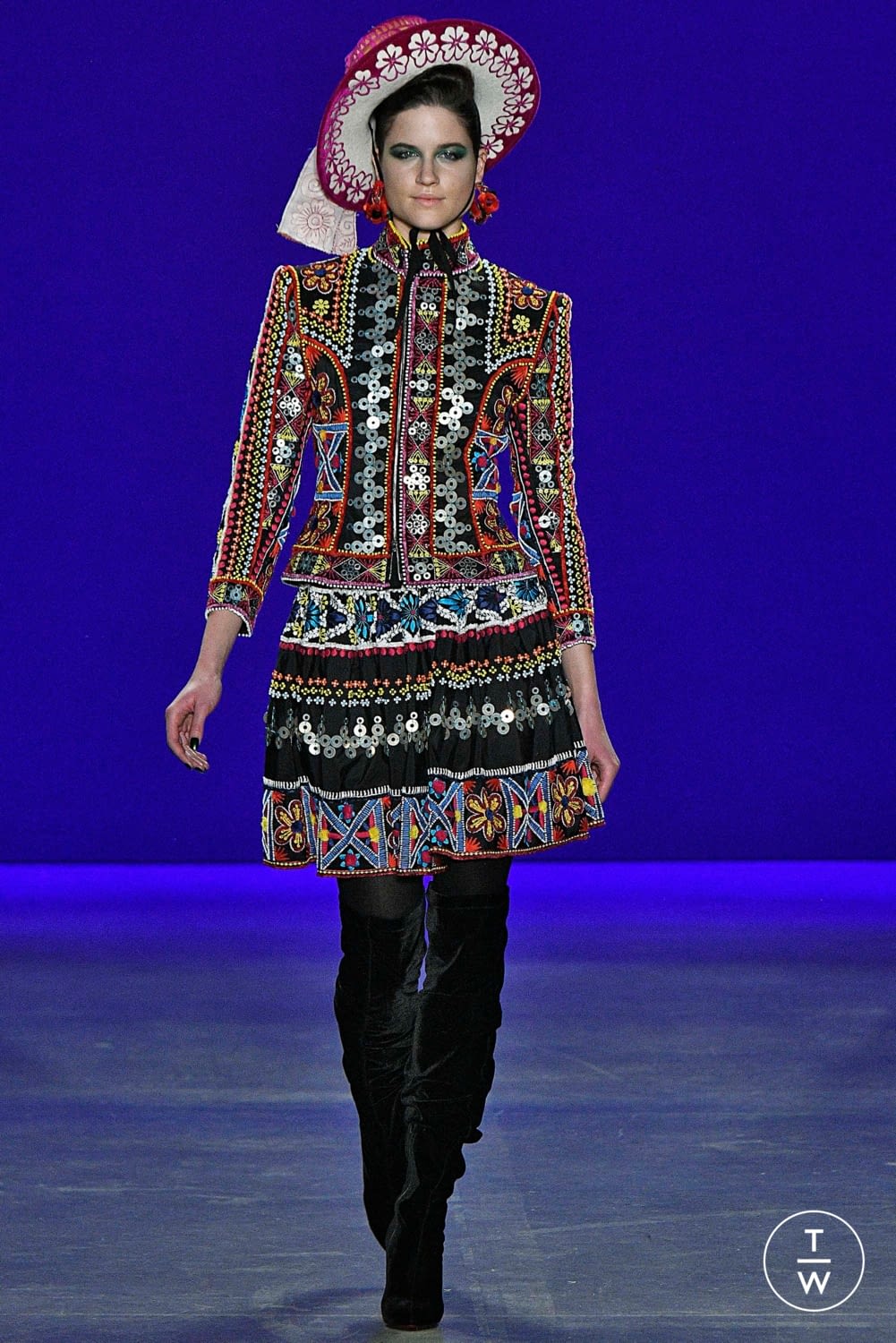 naeem-khan-aw18-0015-e44e4b