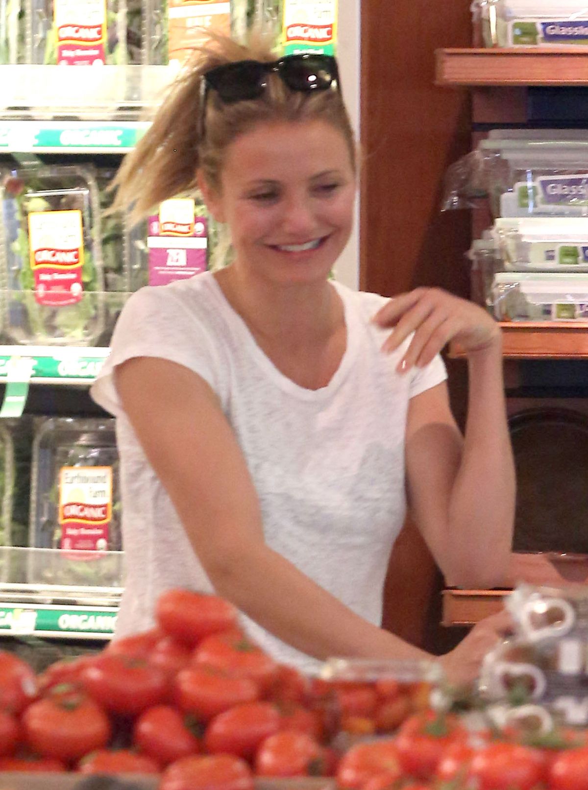 cameron-diaz-shopping-at-whole-foods-in-beverly-hills_8