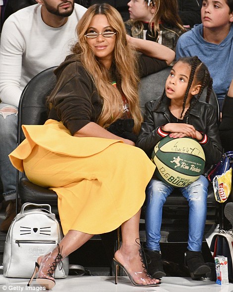 495E1AFB00000578-5407507-Bonding_time_Beyonce_and_Blue_were_clearly_having_fun_together-a-74_1519025977201