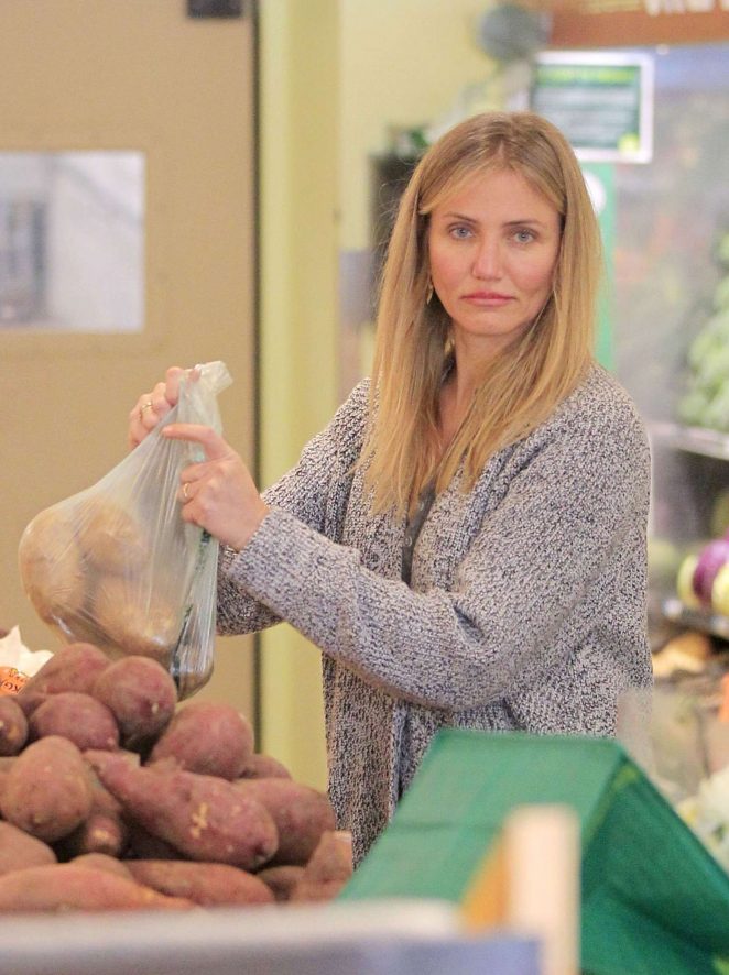 Cameron-Diaz-out-shopping-in-Beverly-Hills--11-662x886