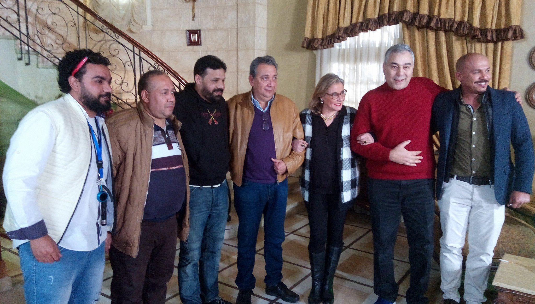 ياسر علي ماهر ومها ابو عوف مع فريق عمل الفيلم