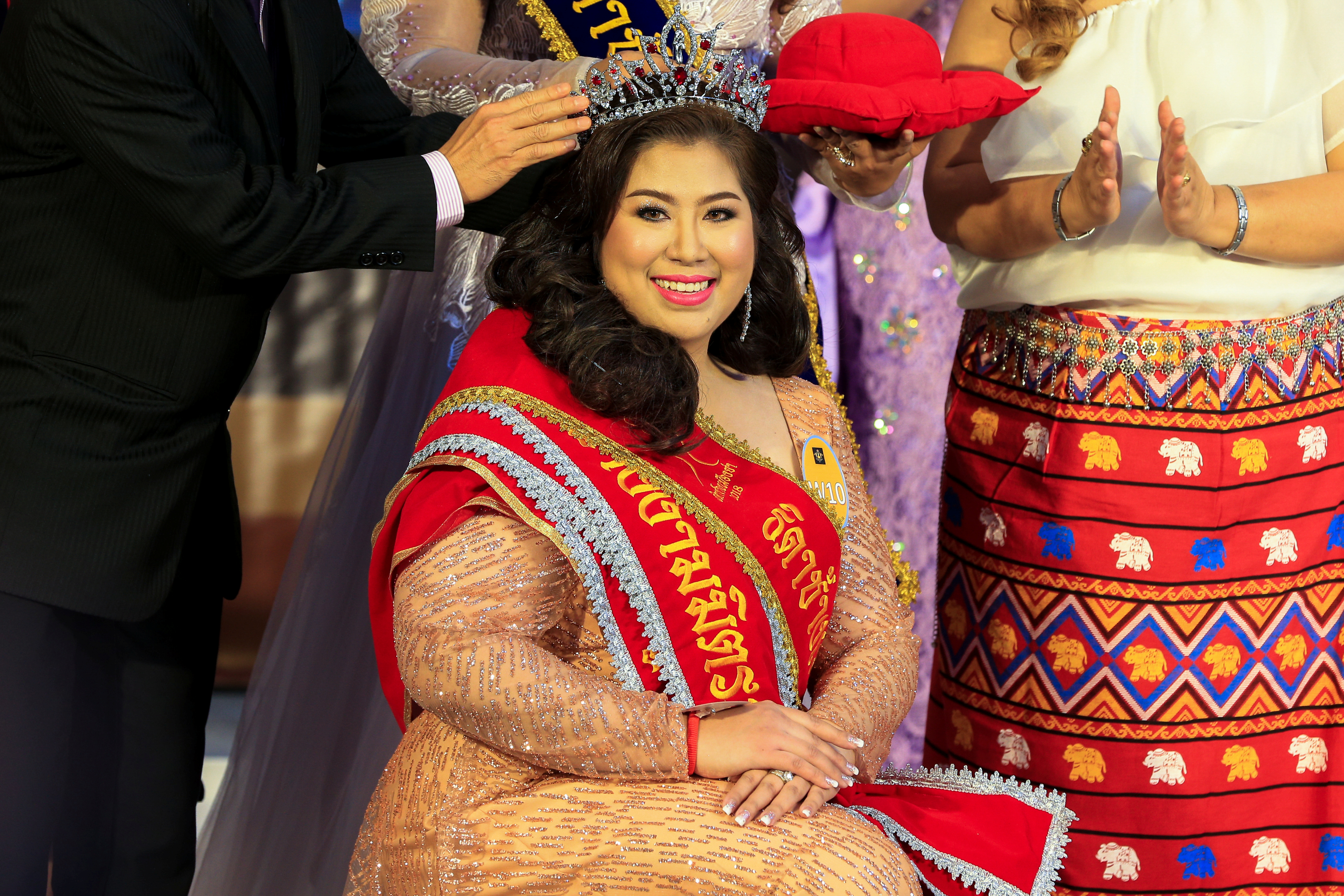 Большие тайцы. Мисс джамбо. Конкурс Мисс джамбо Тайланд. Конкурс красоты толстушек Тайланд. Конкурс толстушек в Тайланде.