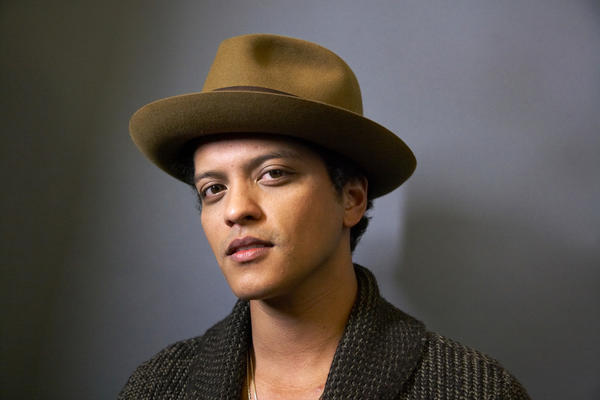 la-et-ms-first-listen-bruno-mars-20121106-001