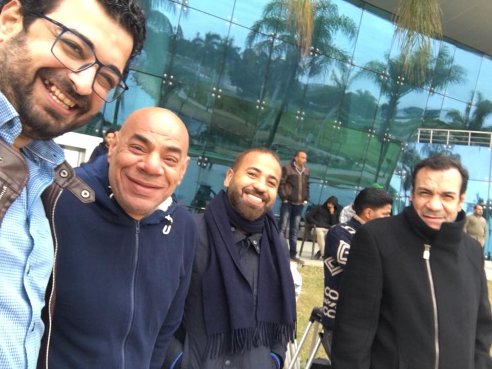 المخرج وائل إحسان اثناء التصوير في ديكور الشركة بالقرية الذكية